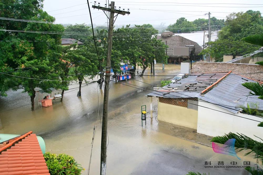 暴雨灾后生水能不能喝？哪些食物必须扔？要防哪些传染病