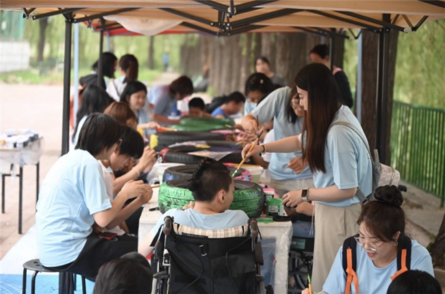 赋能特殊儿童成长 助力融入社会——艾伯维全球公益周走进北京，关爱脑瘫儿童